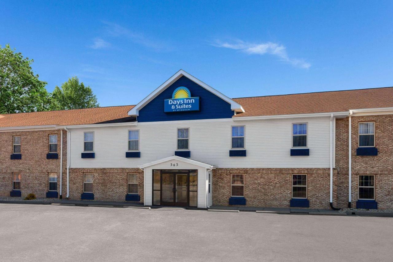 Days Inn & Suites By Wyndham Sellersburg Εξωτερικό φωτογραφία