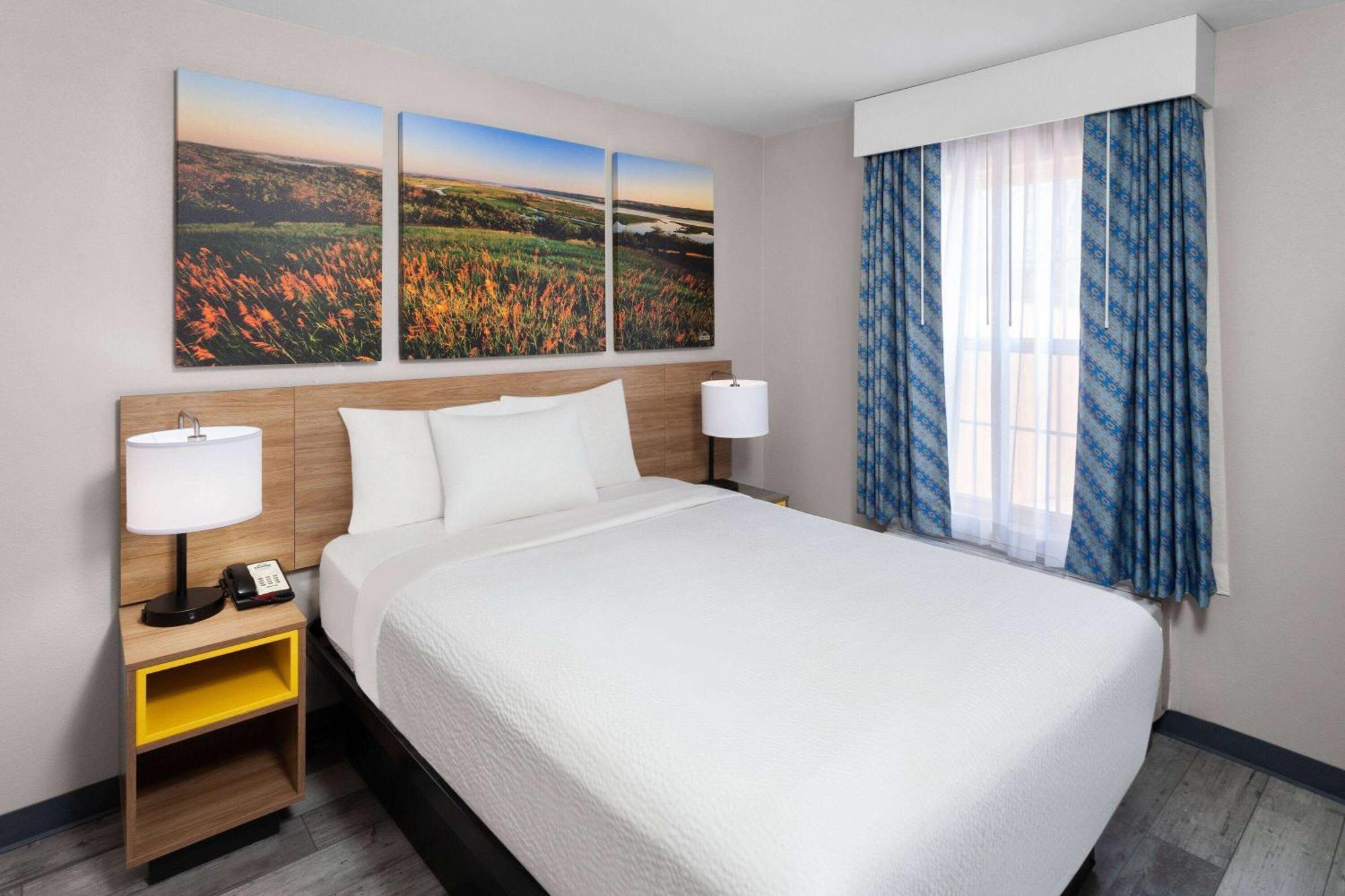 Days Inn & Suites By Wyndham Sellersburg Εξωτερικό φωτογραφία