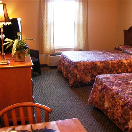Days Inn & Suites By Wyndham Sellersburg Δωμάτιο φωτογραφία
